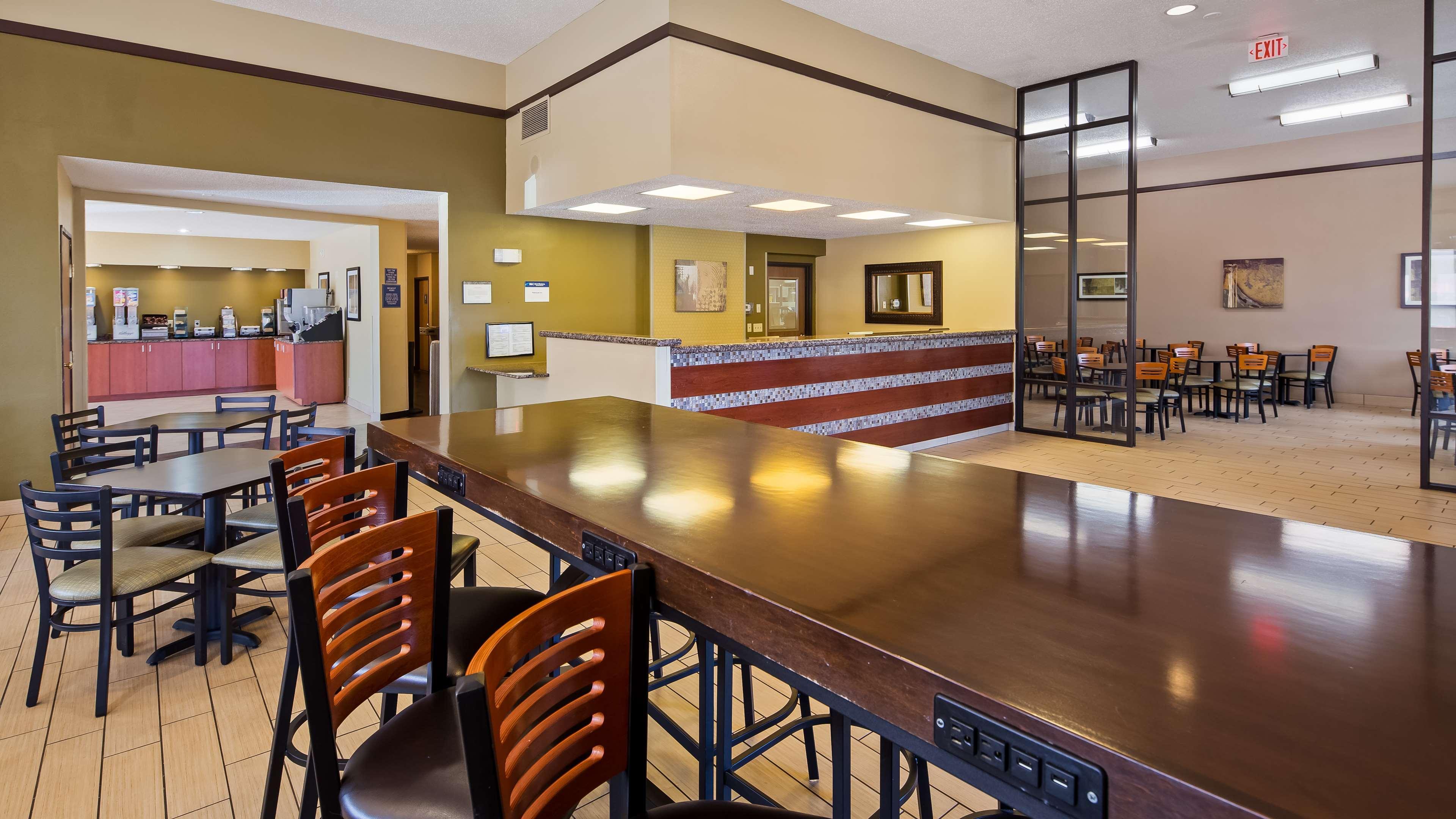 Best Western Ambassador Inn & Suites Уисконсин Делс Екстериор снимка