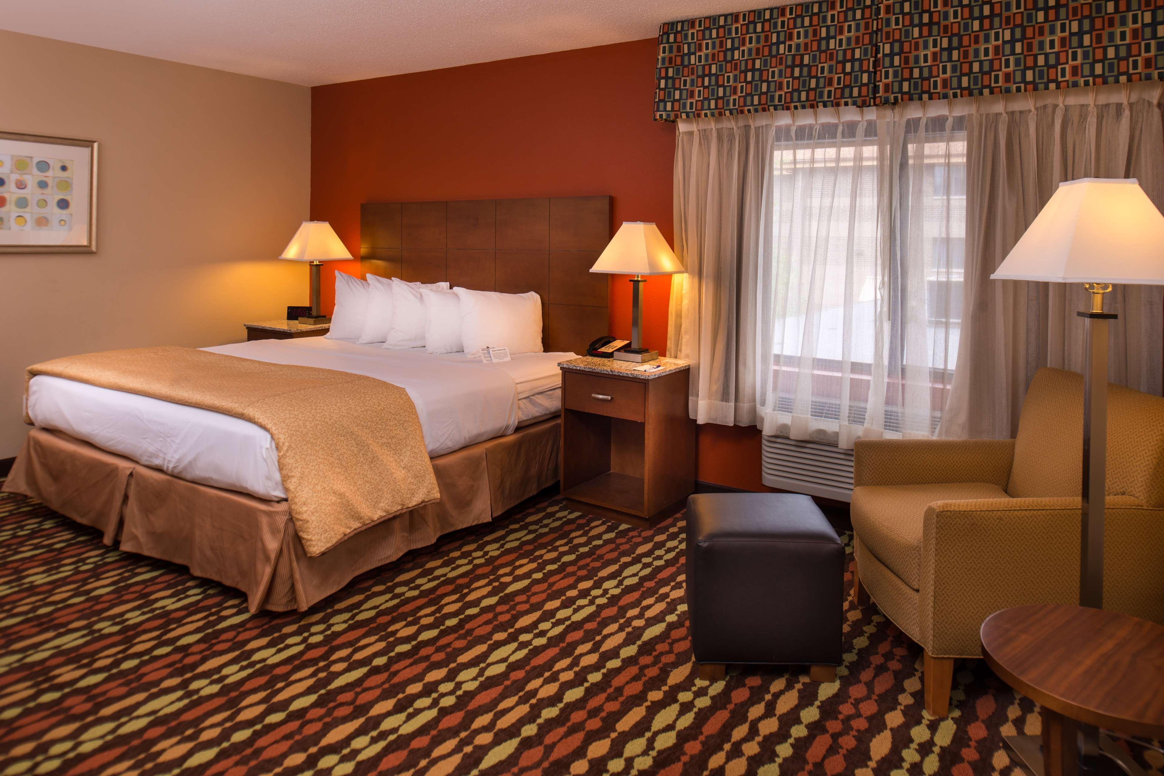 Best Western Ambassador Inn & Suites Уисконсин Делс Екстериор снимка