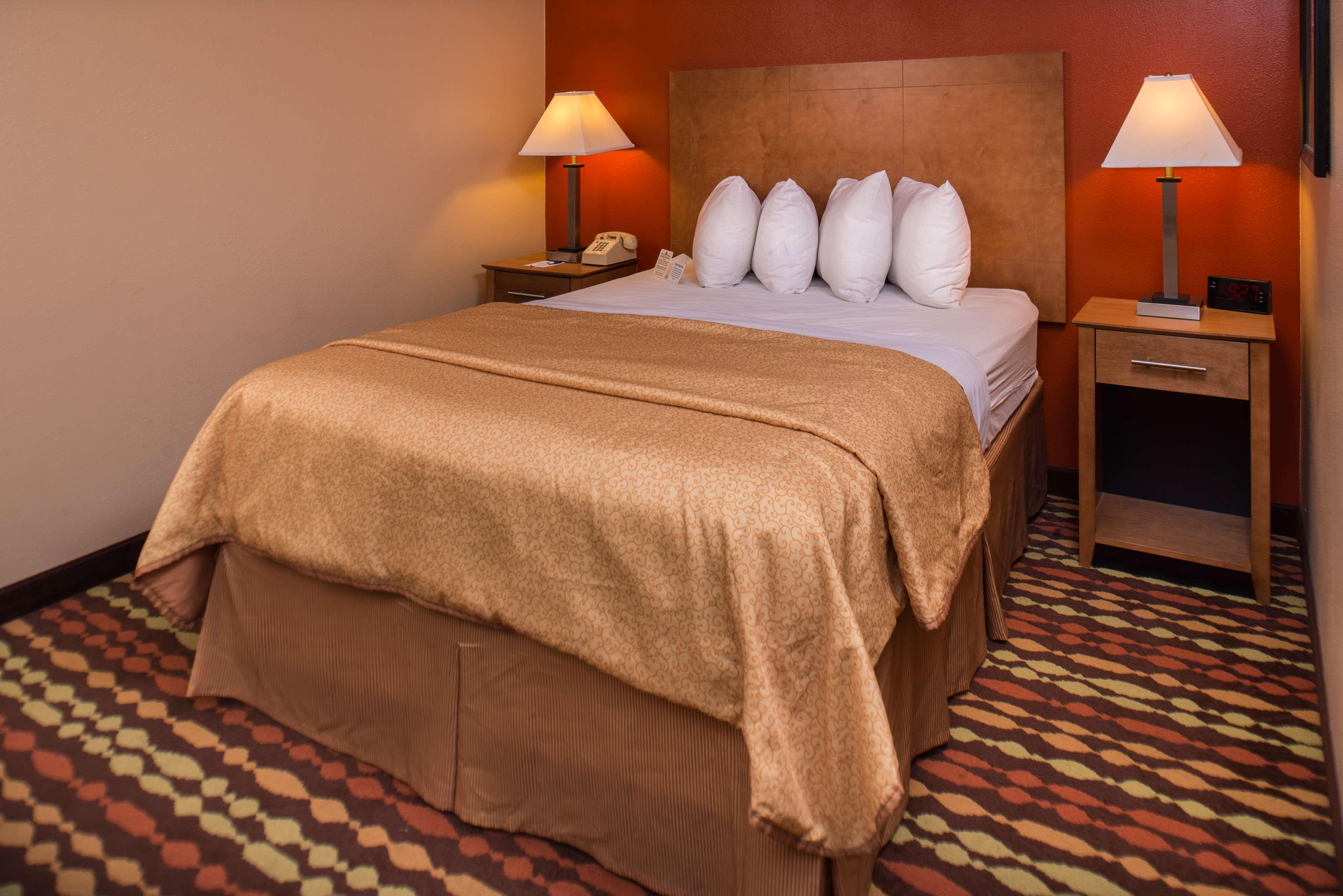 Best Western Ambassador Inn & Suites Уисконсин Делс Екстериор снимка