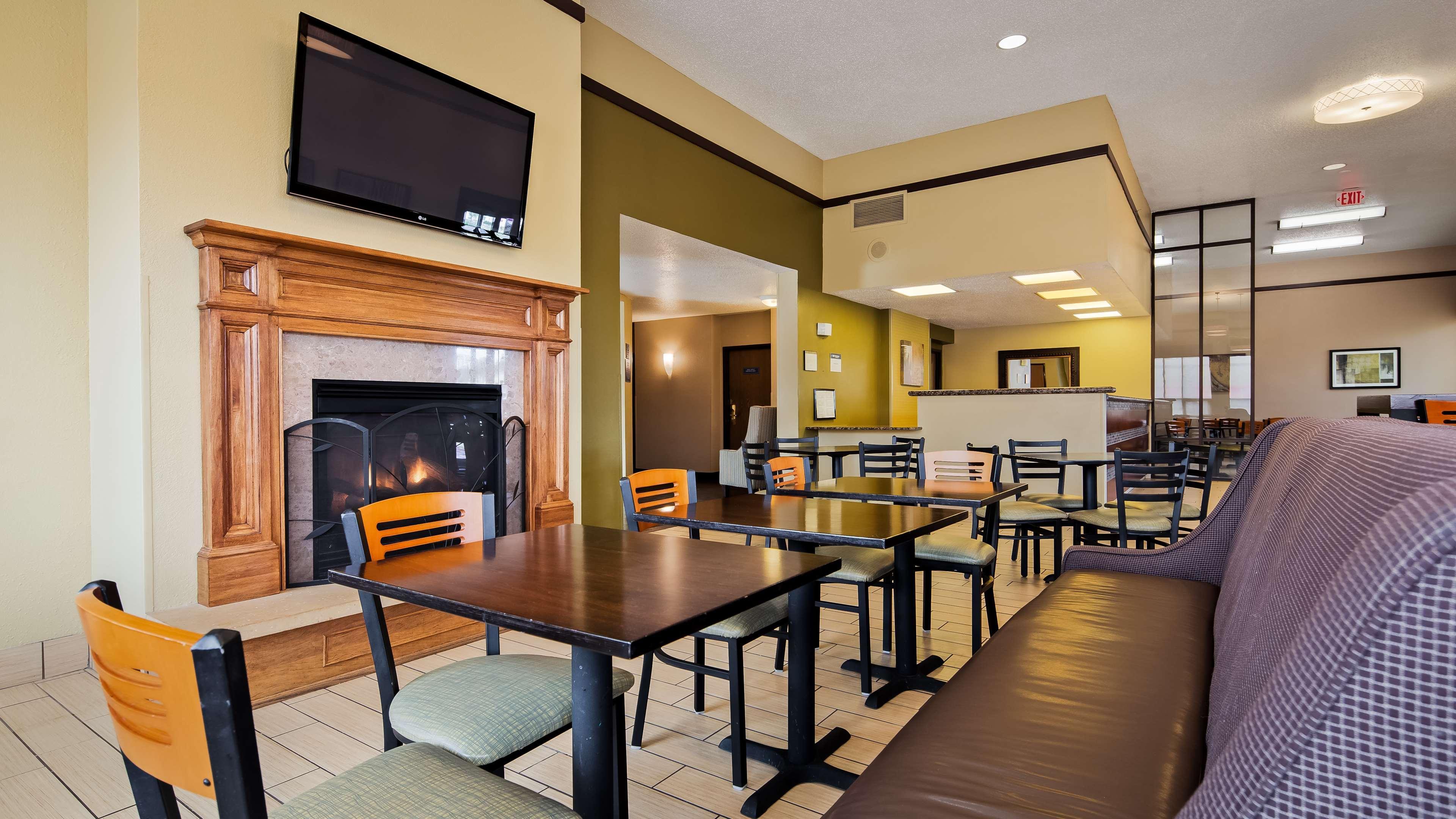 Best Western Ambassador Inn & Suites Уисконсин Делс Екстериор снимка